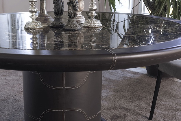 Стол обеденный Vittoria Frigerio Crespi 2 Стол обеденный Vittoria Frigerio Crespi (Италия) 2