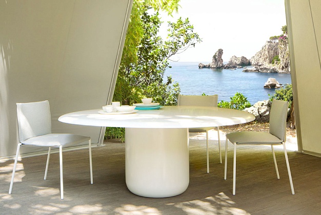 Обеденный стол Paola Lenti Gon 2 Обеденный стол Paola Lenti Gon (Италия) 2