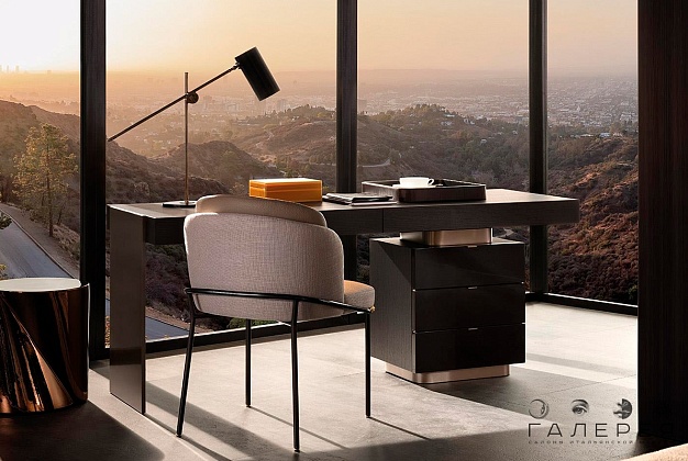 Стол письменный Minotti Сarson 1 Стол письменный Minotti Сarson (Италия) 1