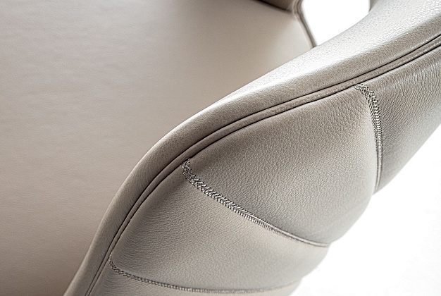 Кресло Vittoria Frigerio Reina 3 Кресло Vittoria Frigerio Reina (Италия) 3
