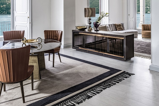 Стол Vittoria Frigerio Danieli 2 Стол Vittoria Frigerio Danieli (Италия) 2